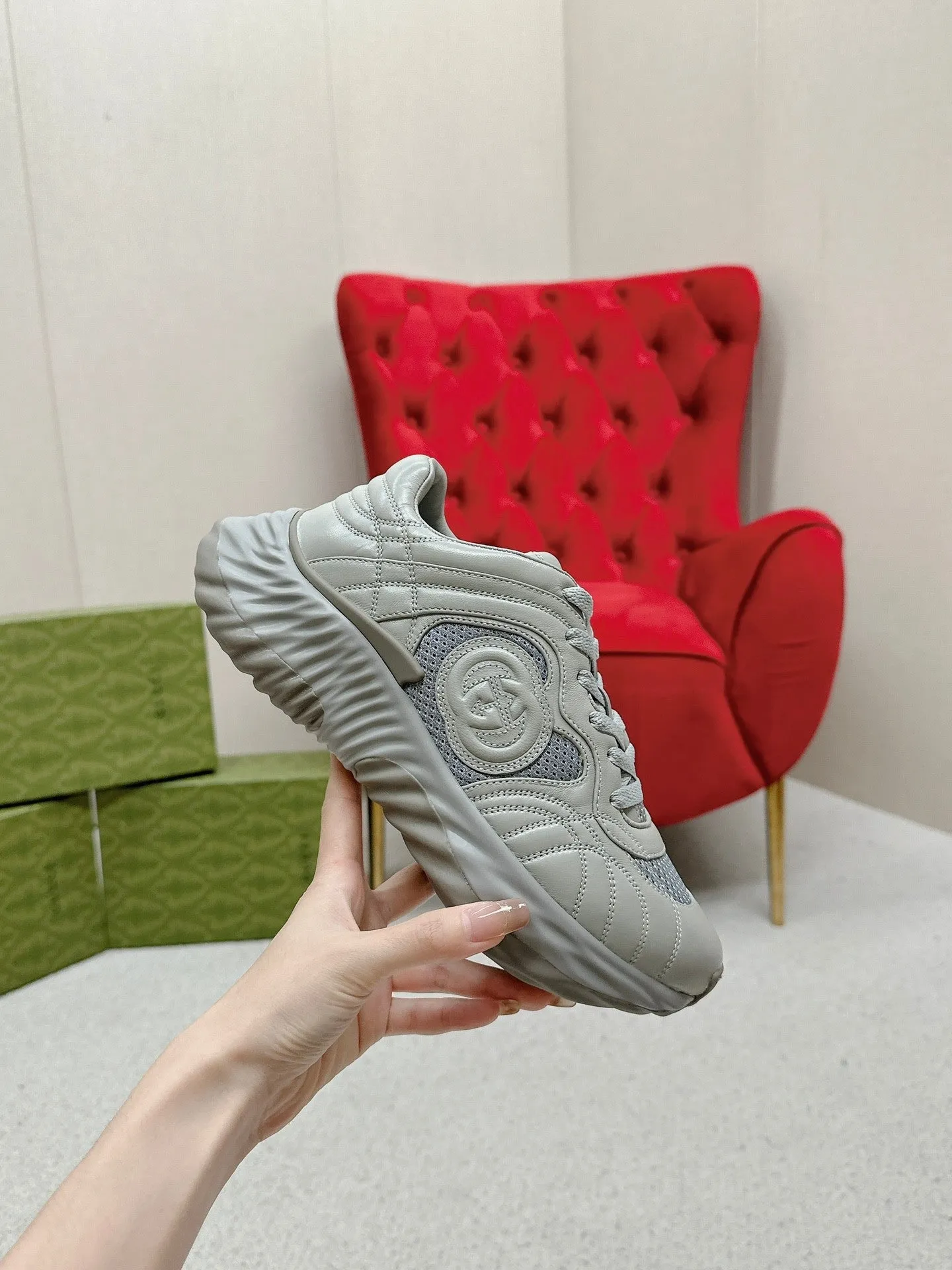 GG RIPPLE TRAINER LIGHT GRAY LAMBSKIN