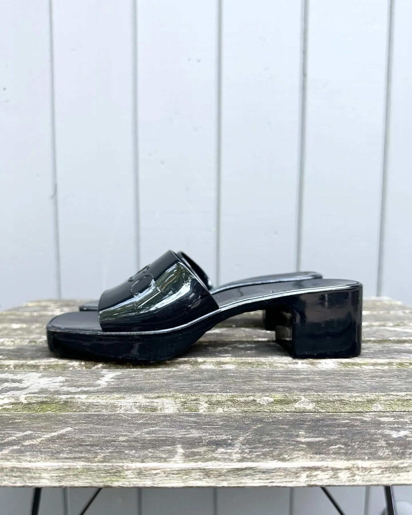 GUCCI Logo Rubber Slide Sandals